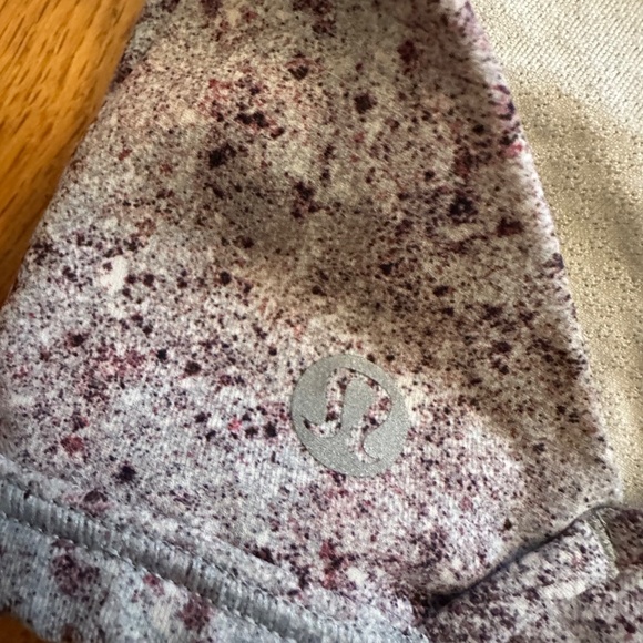 Lululemon Free to Be Wild Bra – Size 4 – Speckled Grey/Burgundy Print - Picture 5 of 5